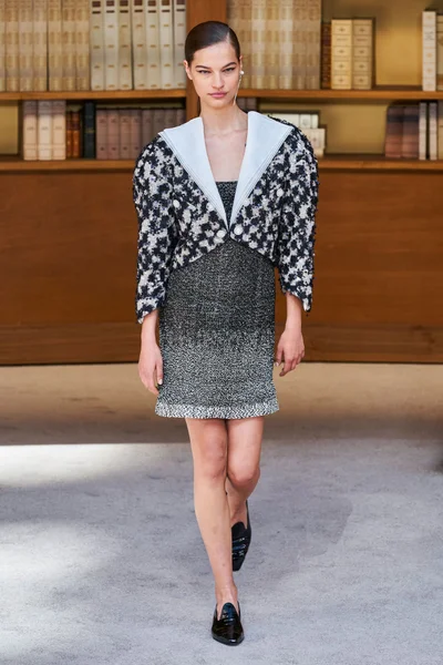 Look 19
